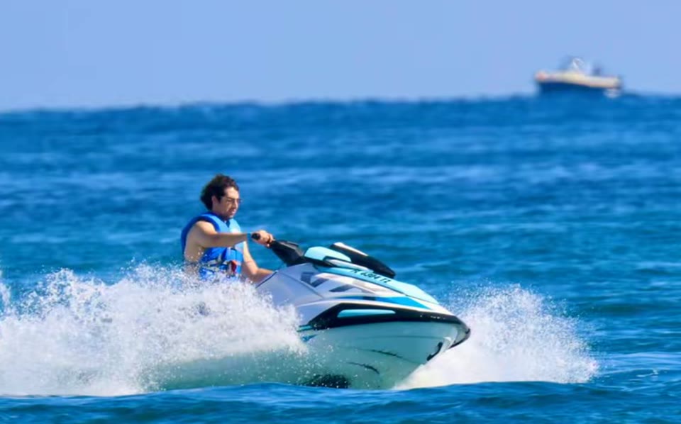 Francisco Godoy en moto de agua